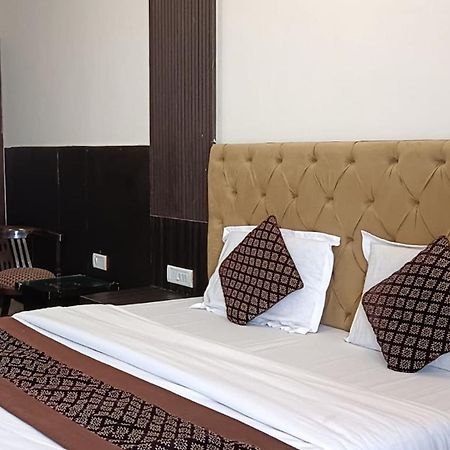גורגאון Hotel Shree Kanta מראה חיצוני תמונה