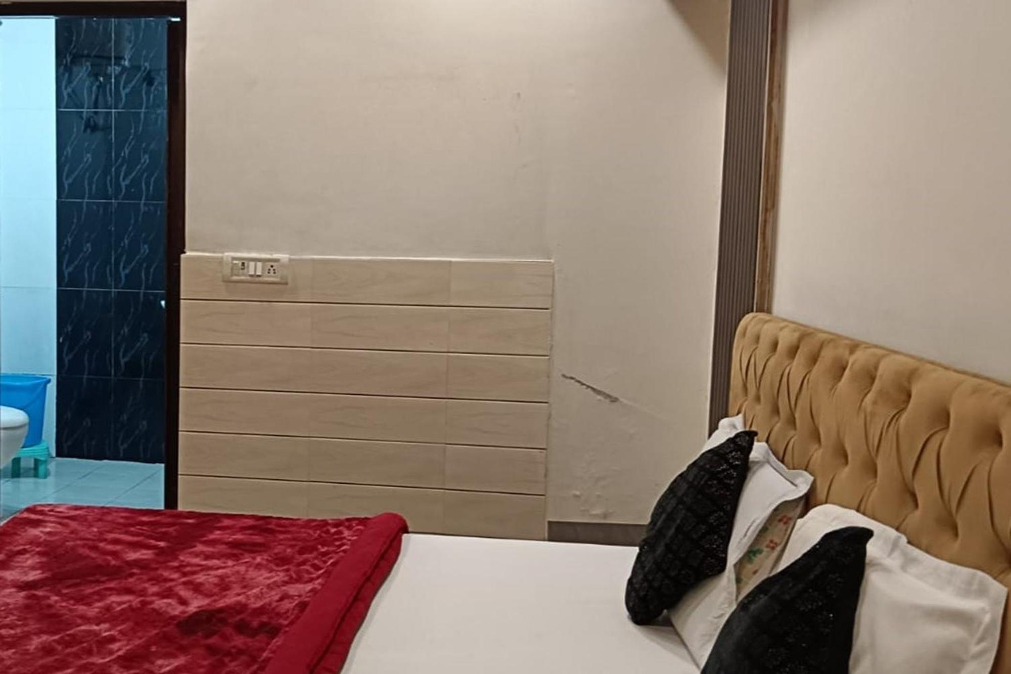 גורגאון Hotel Shree Kanta מראה חיצוני תמונה