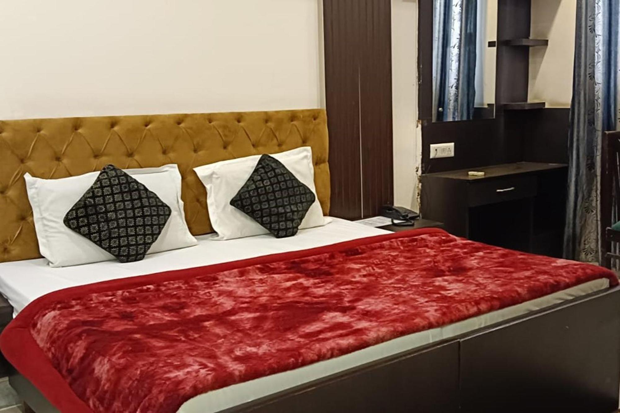 גורגאון Hotel Shree Kanta מראה חיצוני תמונה