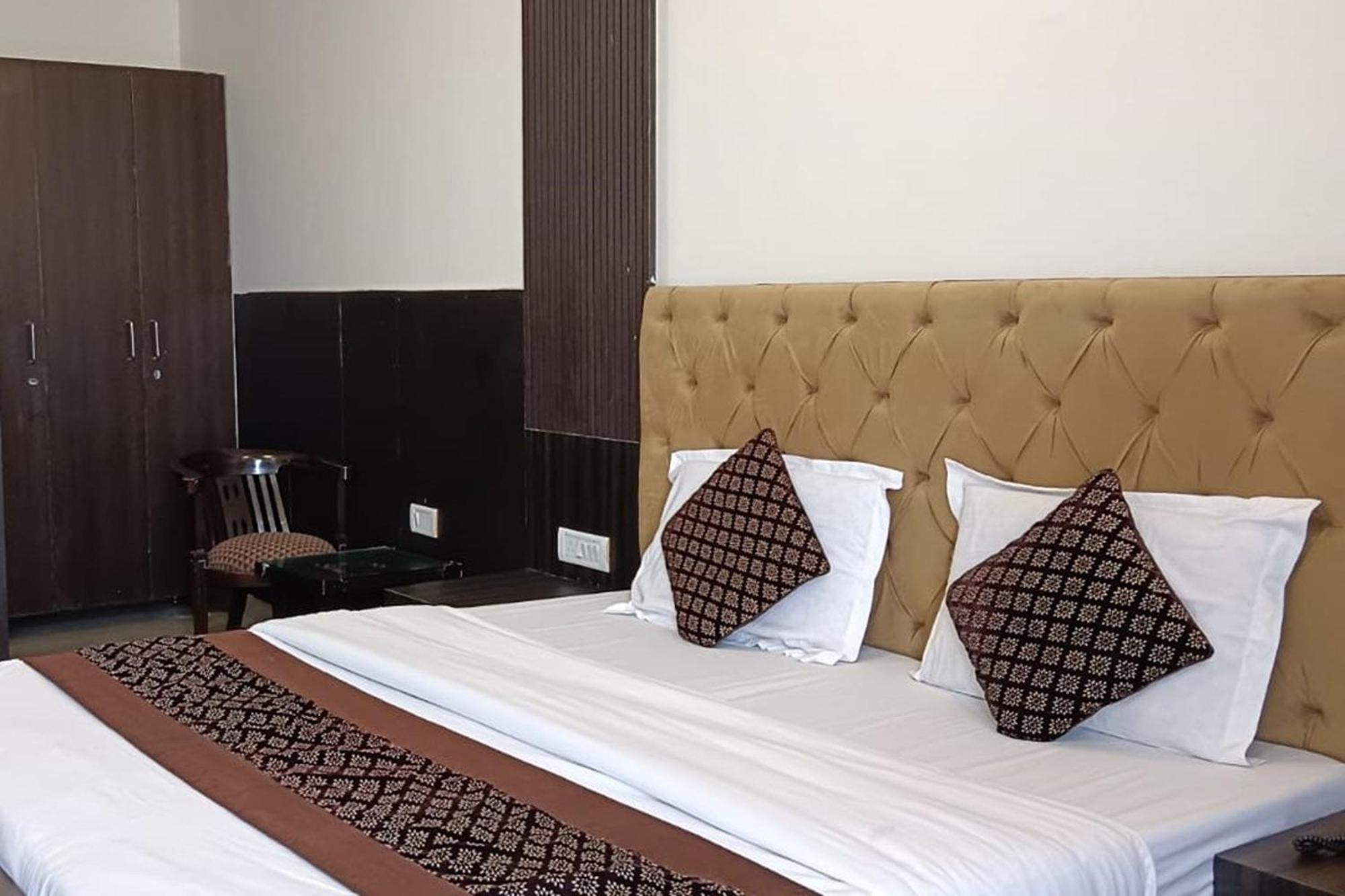 גורגאון Hotel Shree Kanta מראה חיצוני תמונה