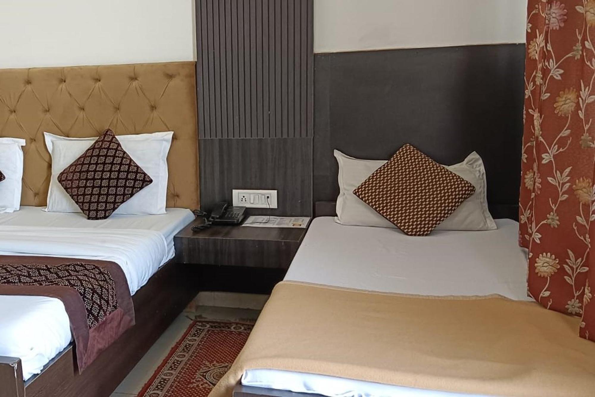 גורגאון Hotel Shree Kanta מראה חיצוני תמונה