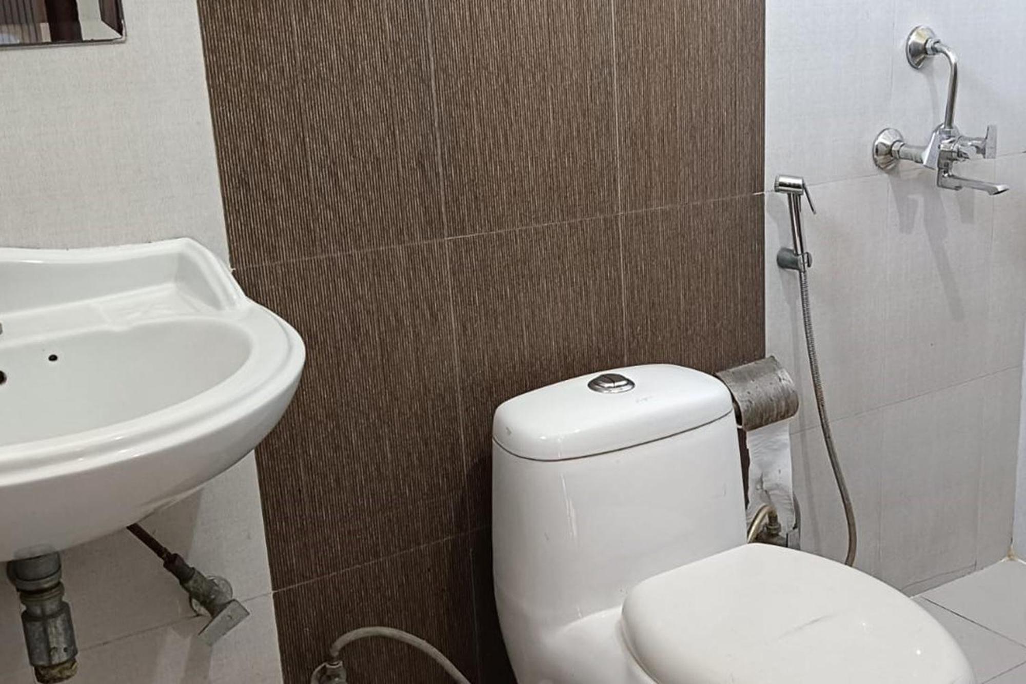 גורגאון Hotel Shree Kanta מראה חיצוני תמונה