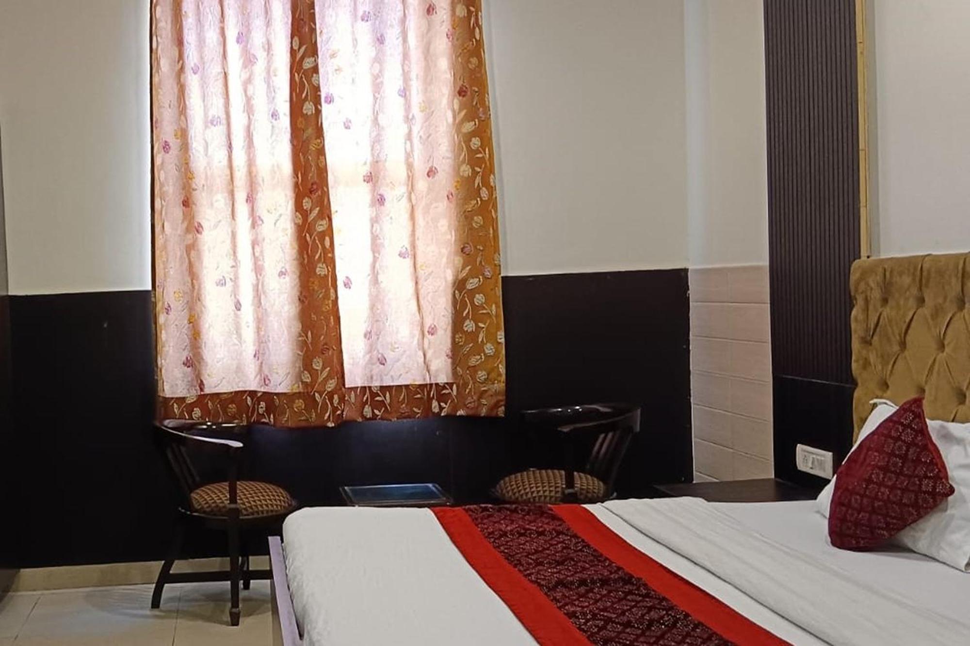 גורגאון Hotel Shree Kanta מראה חיצוני תמונה