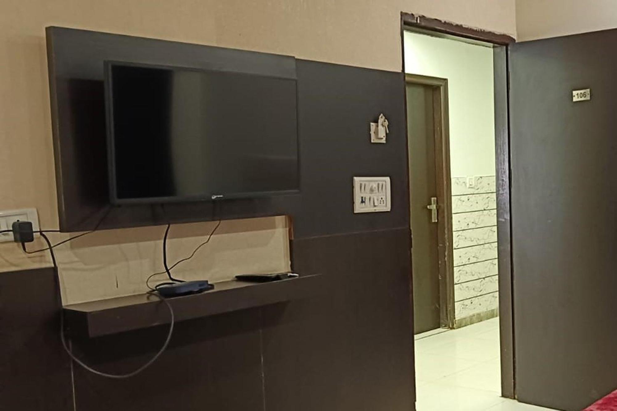 גורגאון Hotel Shree Kanta מראה חיצוני תמונה