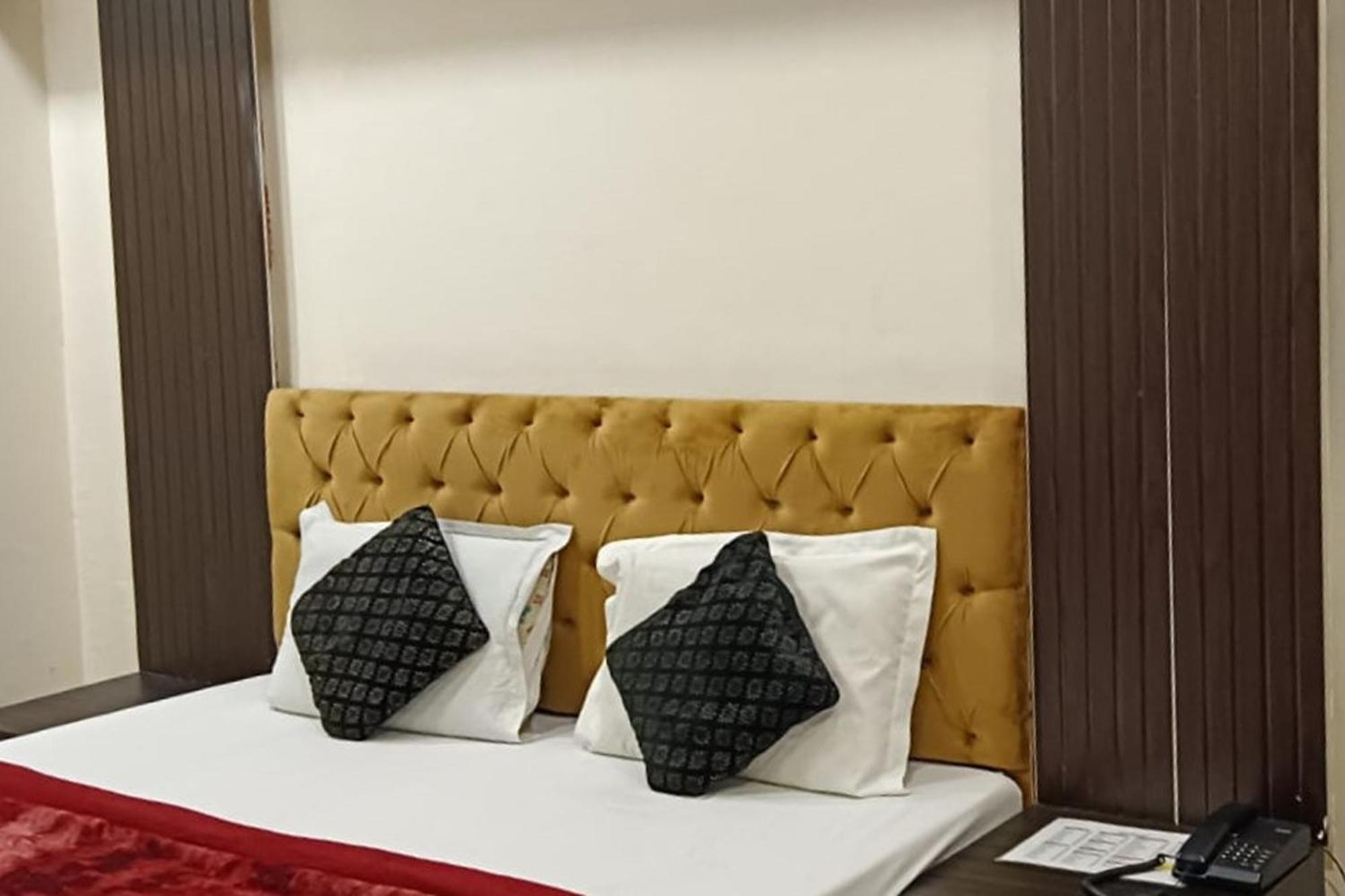 גורגאון Hotel Shree Kanta מראה חיצוני תמונה