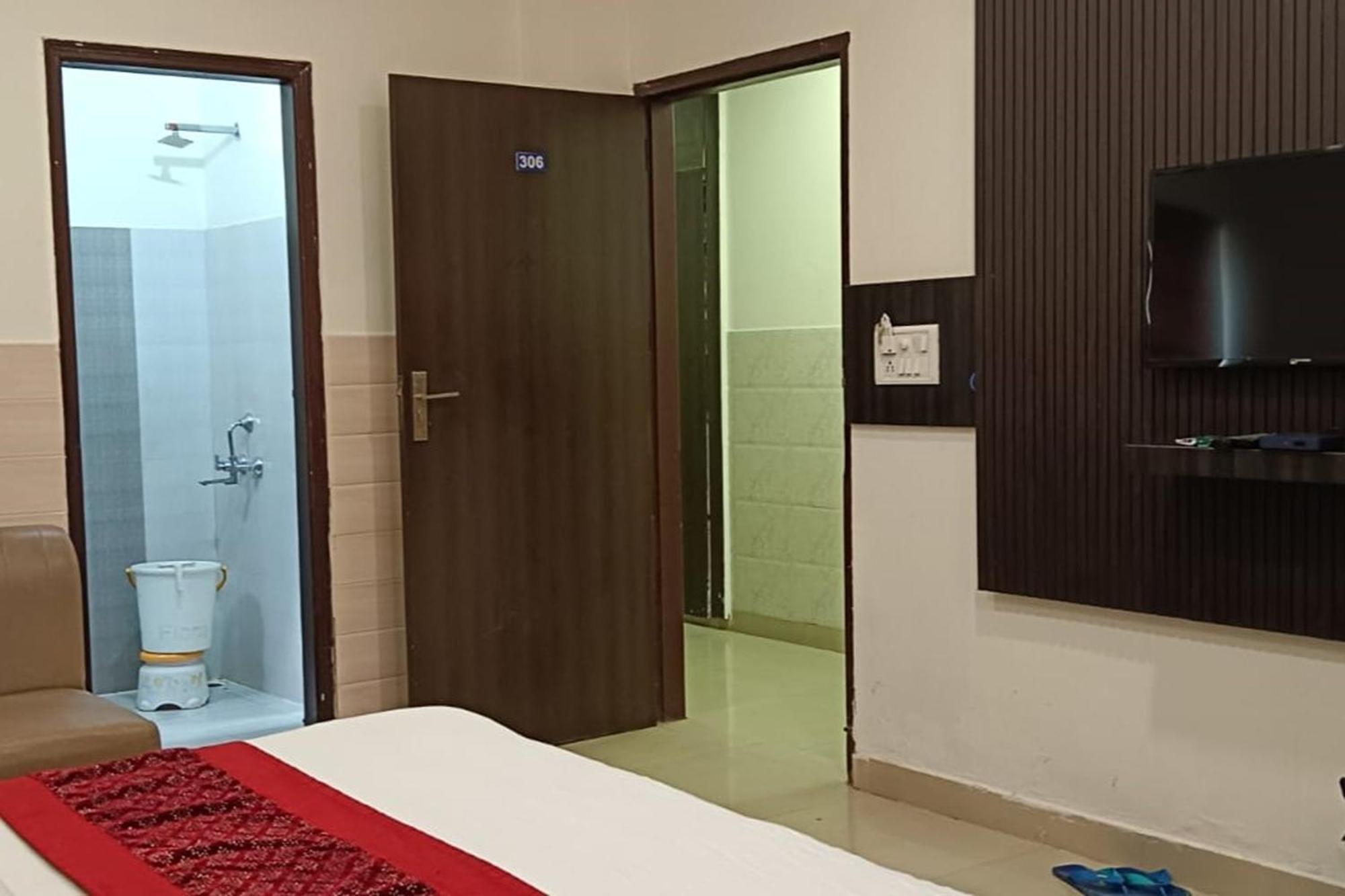 גורגאון Hotel Shree Kanta מראה חיצוני תמונה