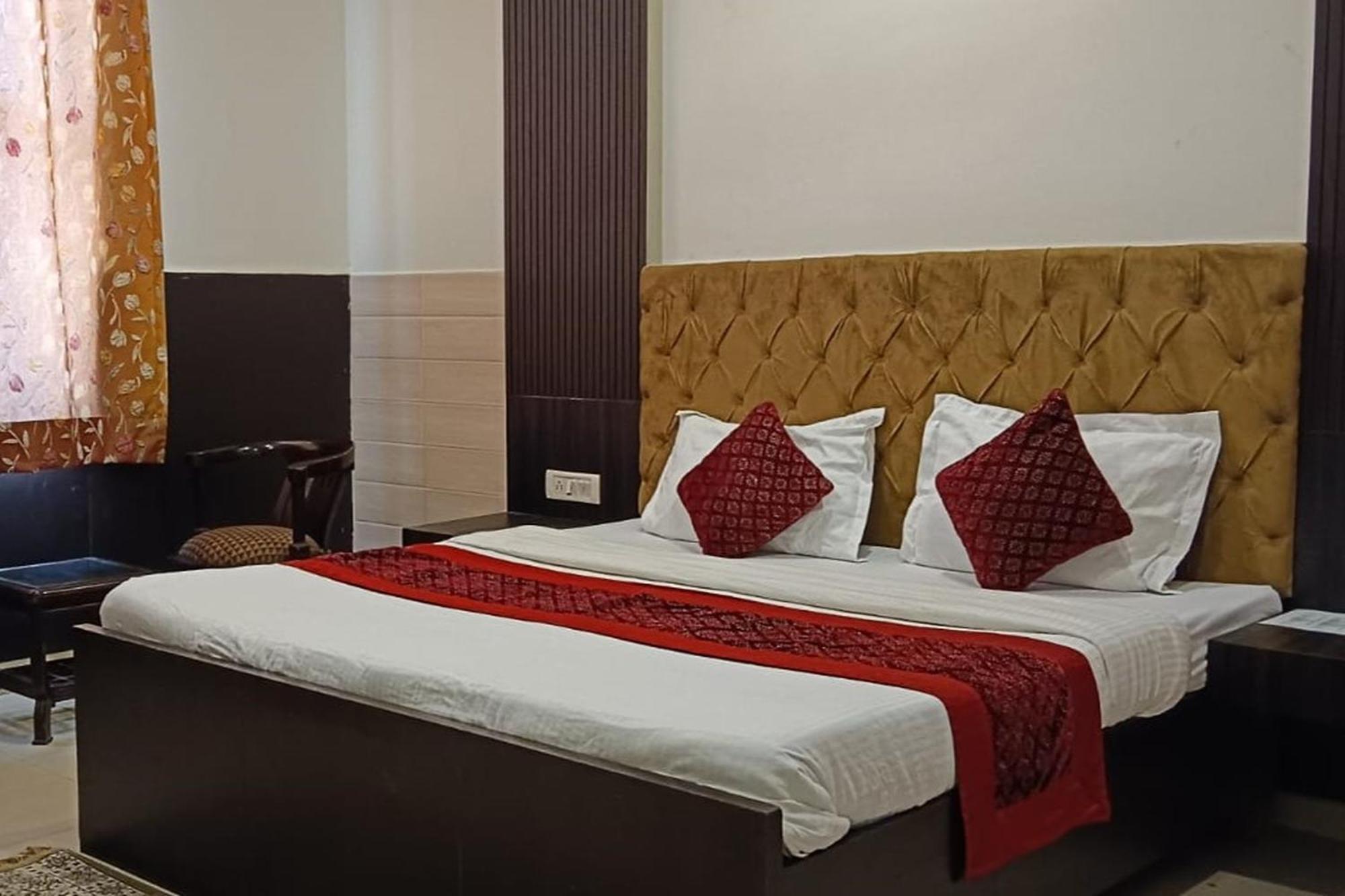 גורגאון Hotel Shree Kanta מראה חיצוני תמונה