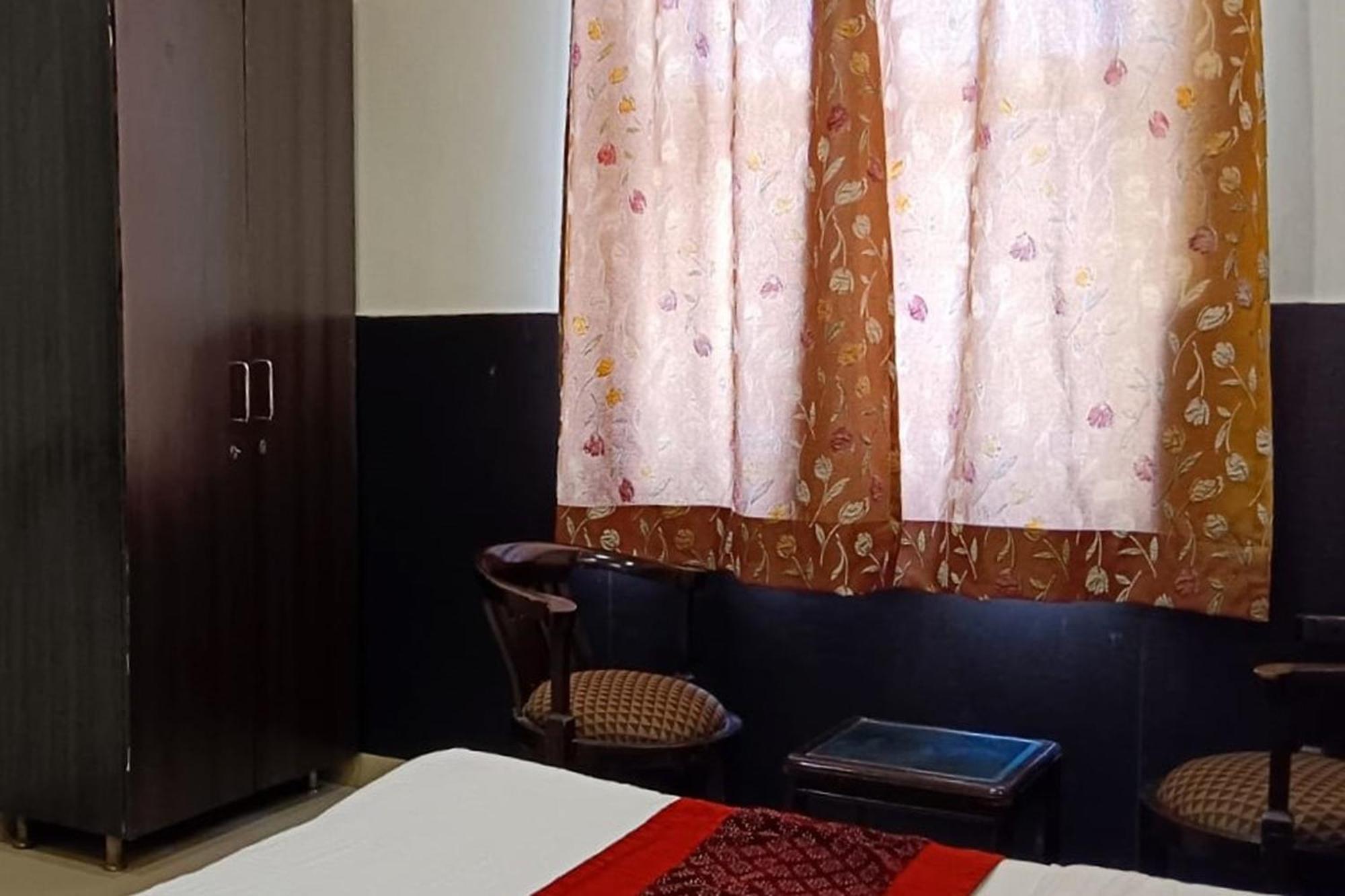 גורגאון Hotel Shree Kanta מראה חיצוני תמונה