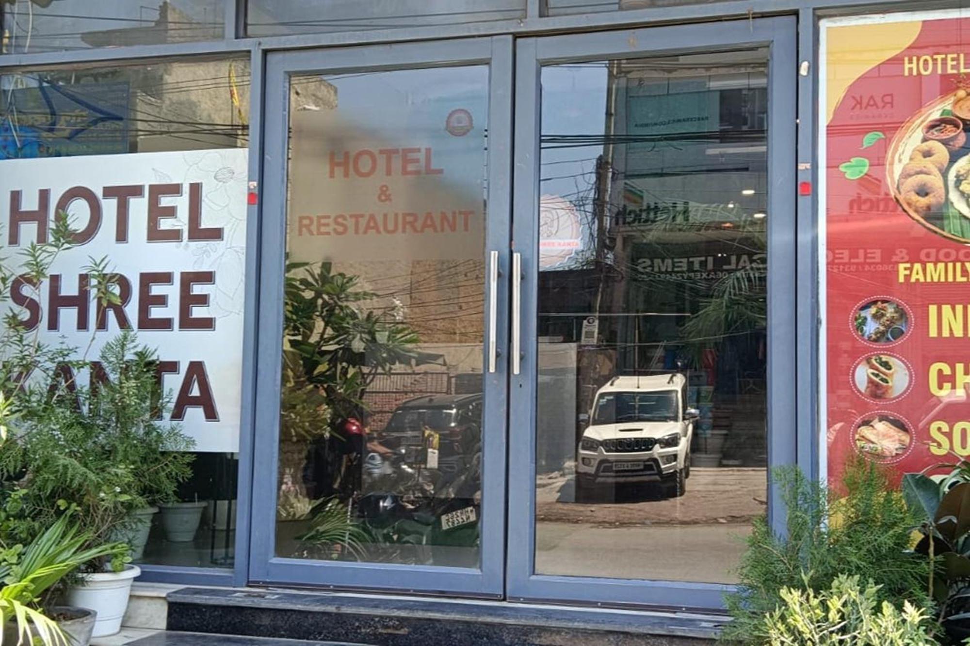 גורגאון Hotel Shree Kanta מראה חיצוני תמונה