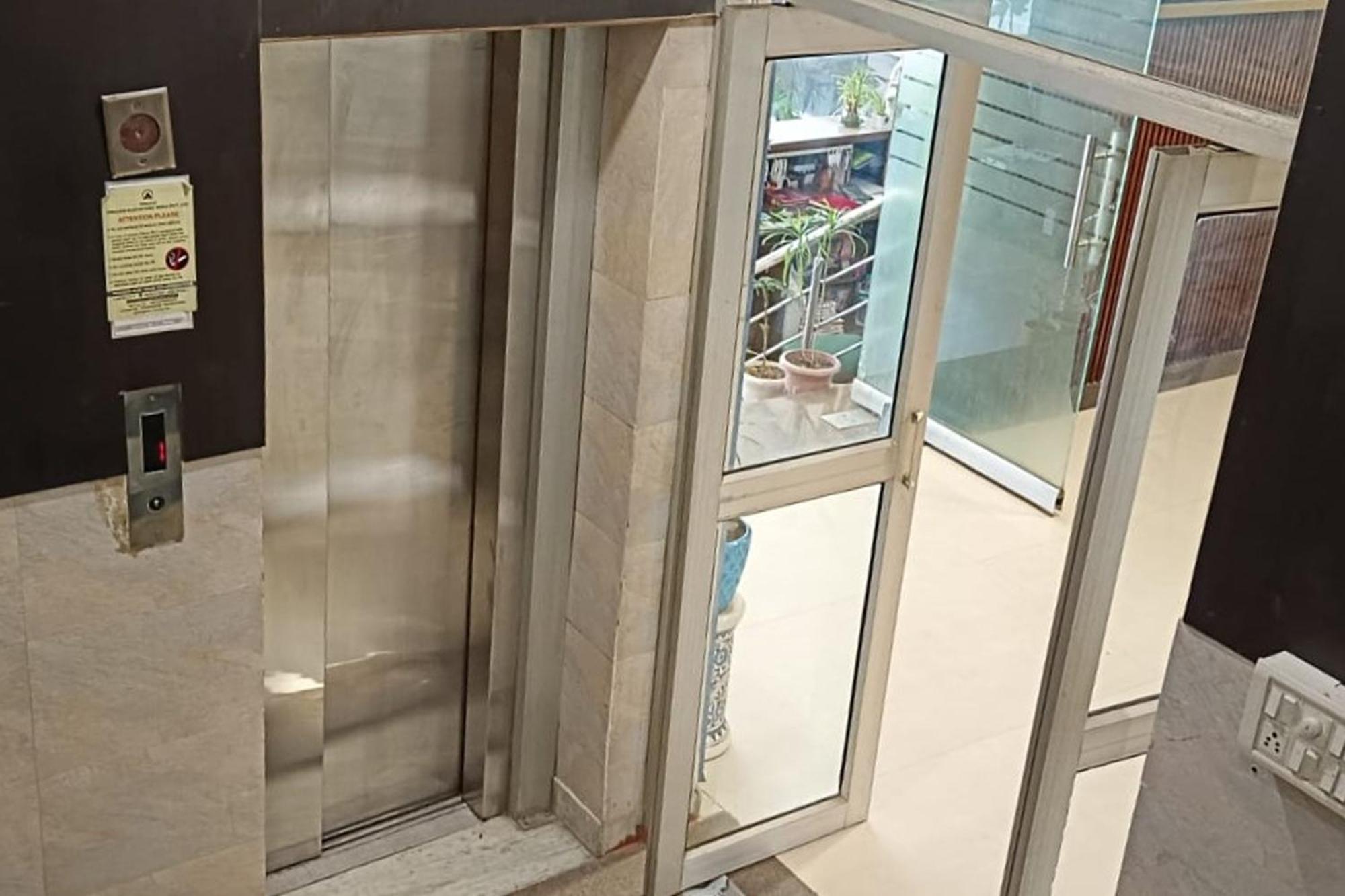 גורגאון Hotel Shree Kanta מראה חיצוני תמונה