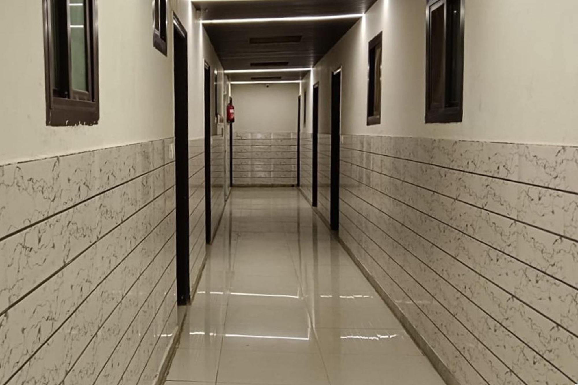 גורגאון Hotel Shree Kanta מראה חיצוני תמונה