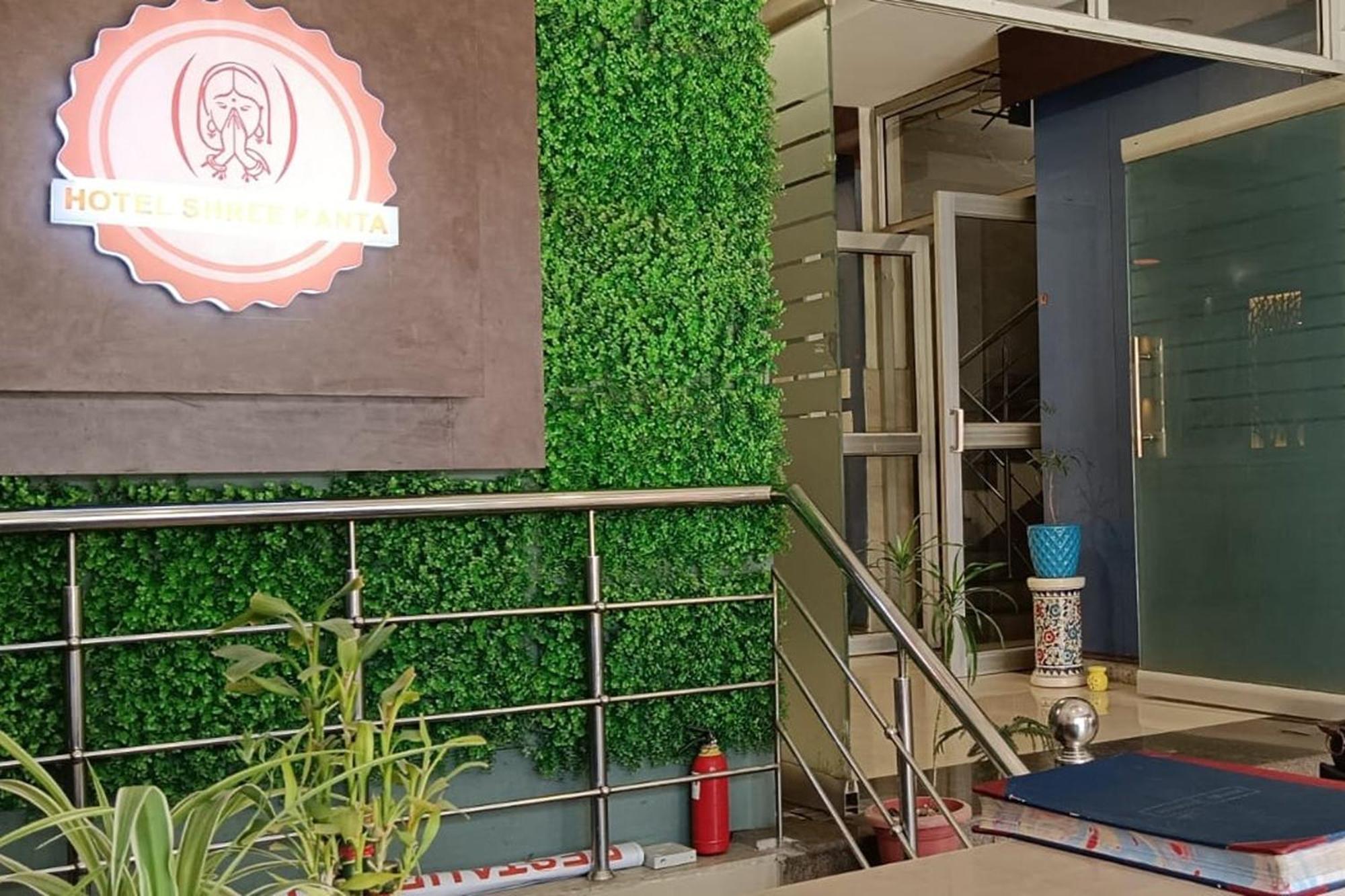 גורגאון Hotel Shree Kanta מראה חיצוני תמונה