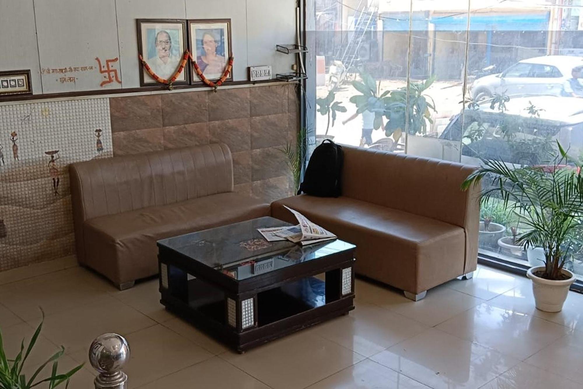 גורגאון Hotel Shree Kanta מראה חיצוני תמונה