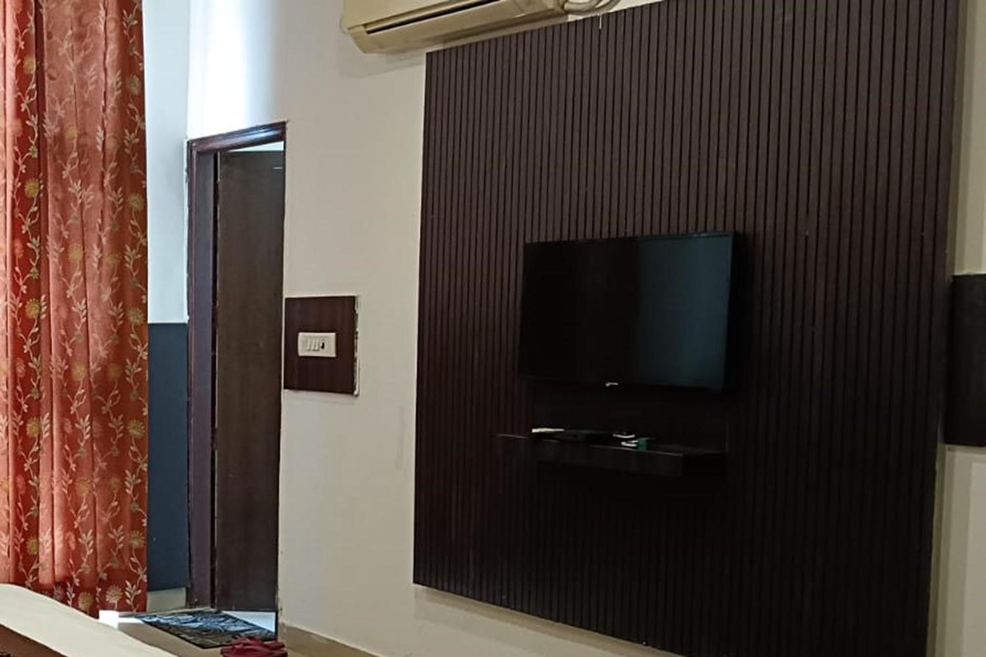גורגאון Hotel Shree Kanta מראה חיצוני תמונה