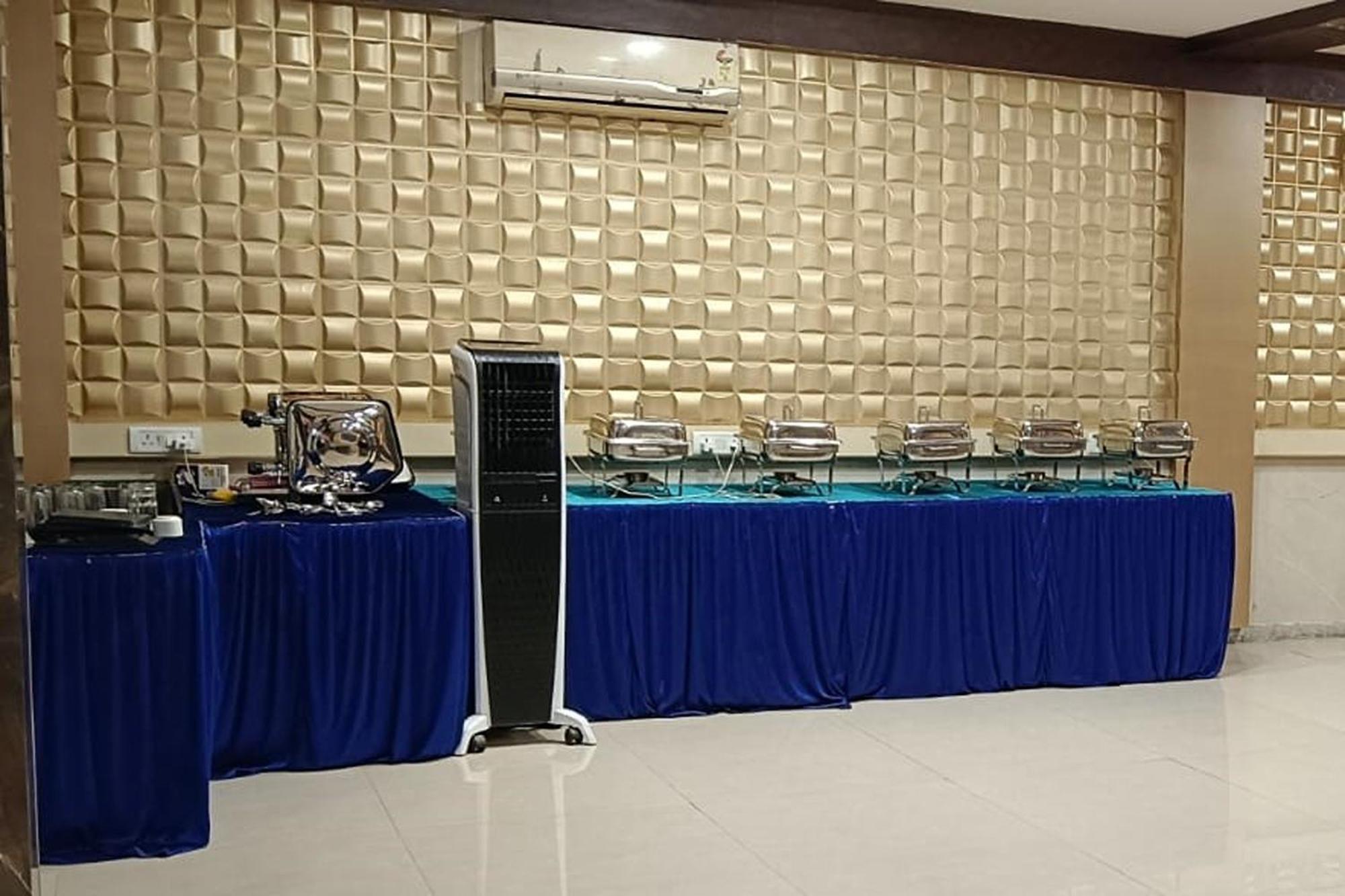 גורגאון Hotel Shree Kanta מראה חיצוני תמונה